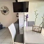 شقة Eureka 109 - Appartement Rdc -Piscine Jardin - Plages A Pied *